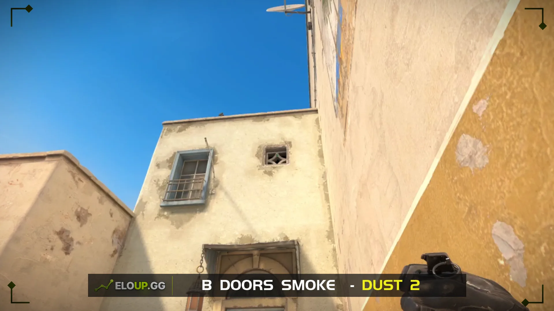 Куда целиться: ( ДАСТ 2 СМОК НА ЗАКРЫТИЕ ДВЕРИ (DUST 2 ONE OF THE  DOORS SMOKES)